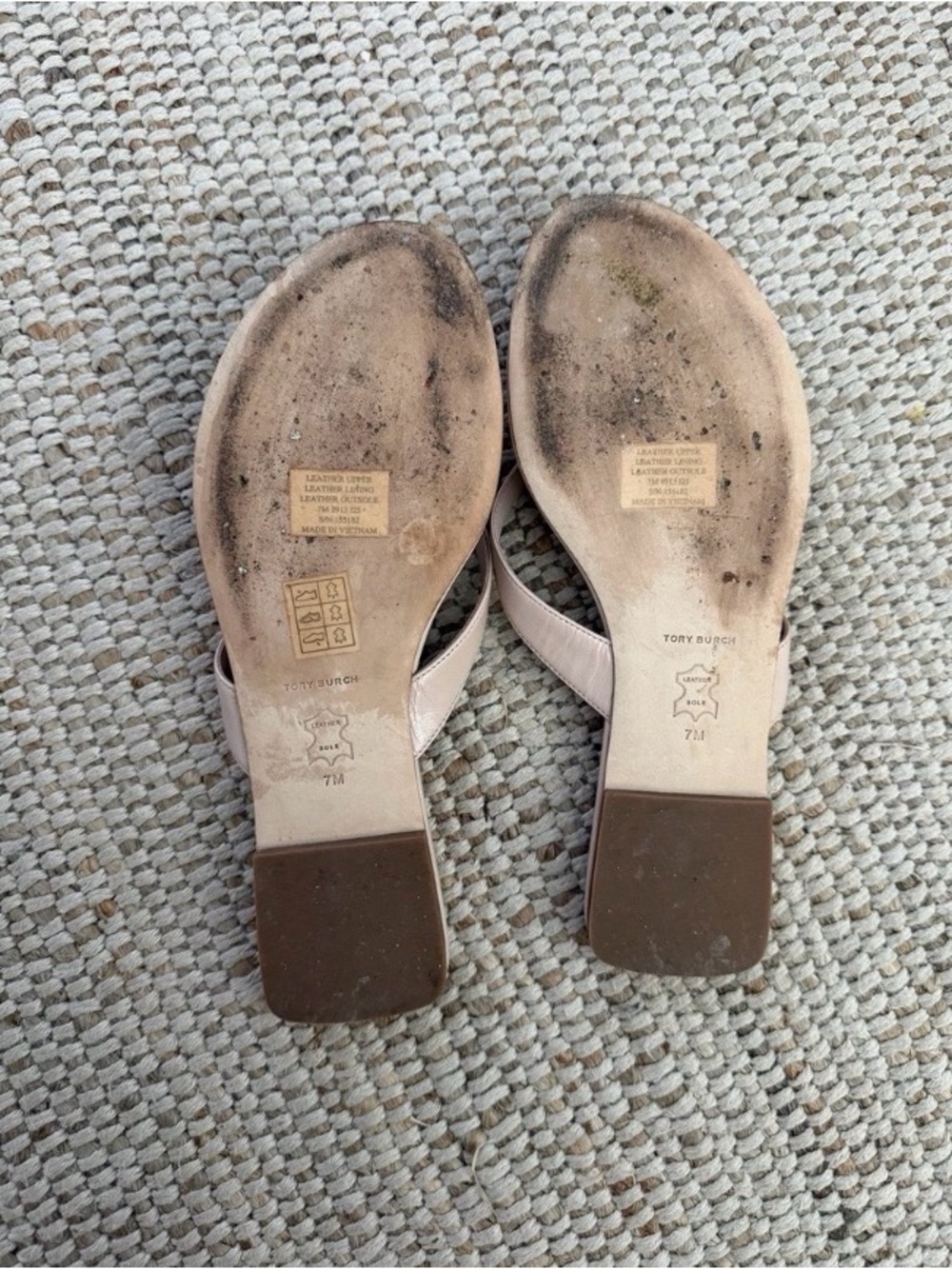 SOLD Tory Burch Blush Leather Thong Sandals with Gold Logo - Picture 5 of 6